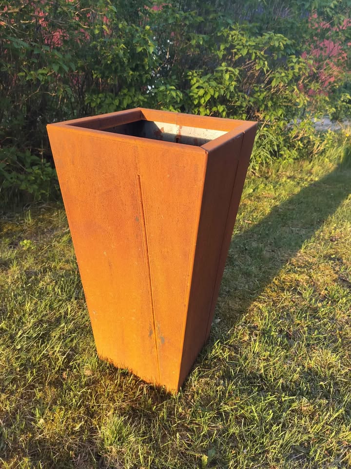 Hög Blomkruka Corten